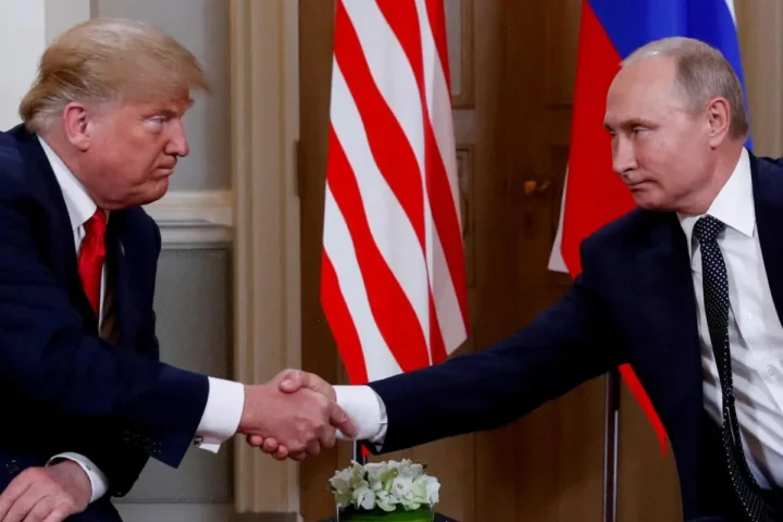 Image of Putin and Trump with a backdrop symbolizing peace talks aimed at ending the ongoing war.