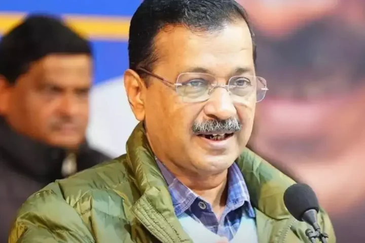 Arvind Kejriwal faces fresh FIR over alleged misuse of public funds, adding to AAP’s political and legal challenges.