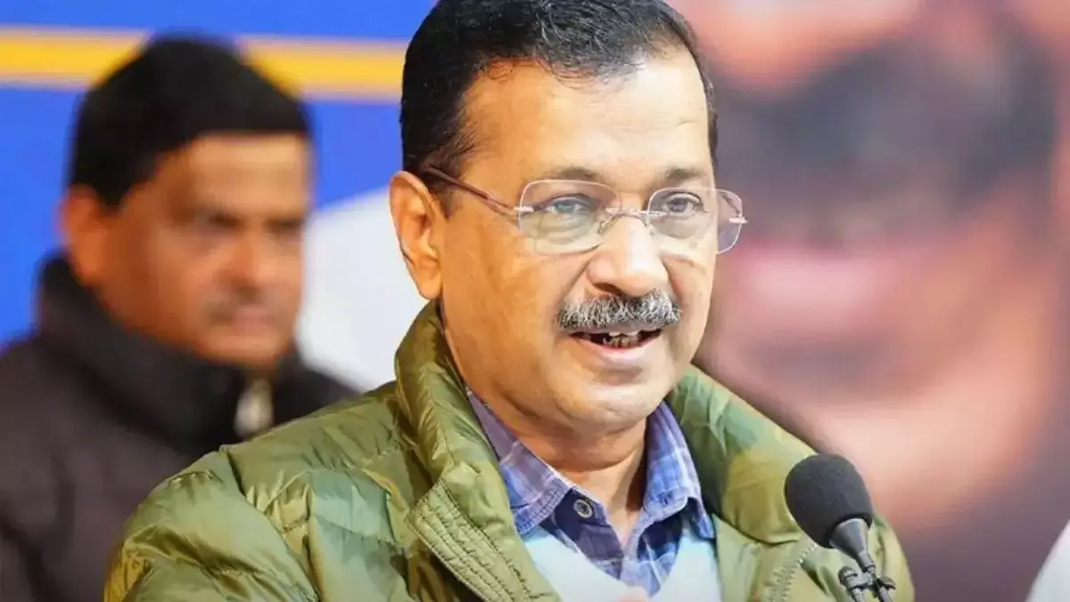 Arvind Kejriwal faces fresh FIR over alleged misuse of public funds, adding to AAP’s political and legal challenges.