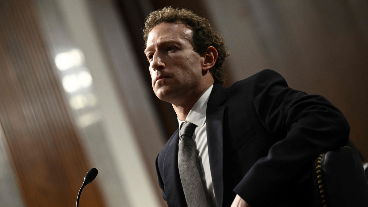 Mark Zuckerberg testifying in court during FTC’s antitrust lawsuit against Meta, defending acquisitions of Instagram and WhatsApp.