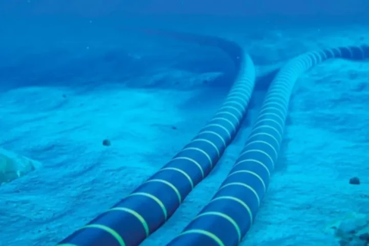 Map showing Red Sea undersea internet cables at risk amid US-Iran conflict, highlighting potential impact on India’s digital connectivity and global data routes.