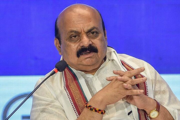 Former Karnataka CM Basavaraj Bommai criticising Siddaramaiah amid Karnataka leadership change speculation and Congress political tensions.
