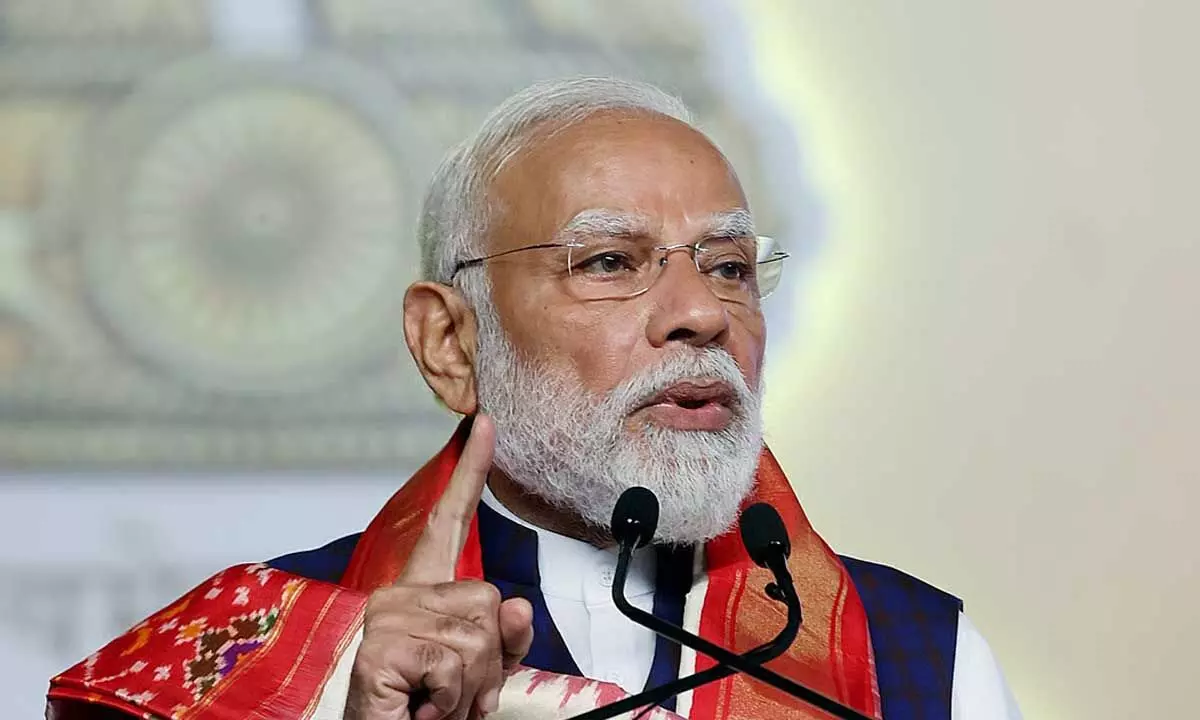 Prime Minister Narendra Modi addressing a rally while urging Indians to avoid buying gold and reduce fuel consumption amid the global oil crisis.